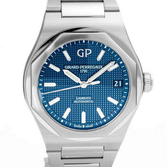Girard Perregaux Laureato 42mm 81010 Blue dial