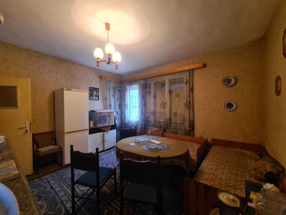 Тристаен Апартамент в Широкия Център на град Хасково