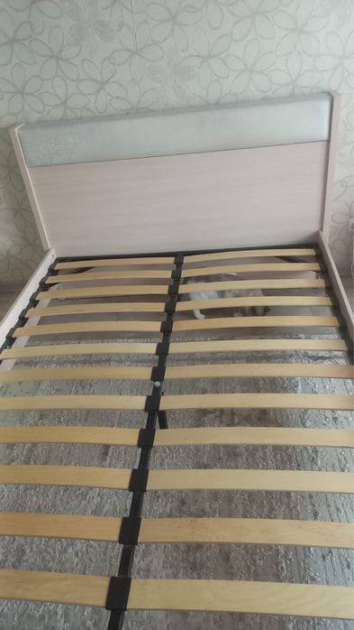 Продам кровать без матраса