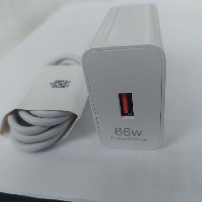 66 W  ново Зарядно за телефон с  кабел