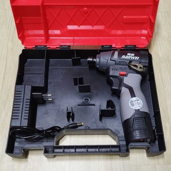 Импульсный винтоверт, бесщеточный.