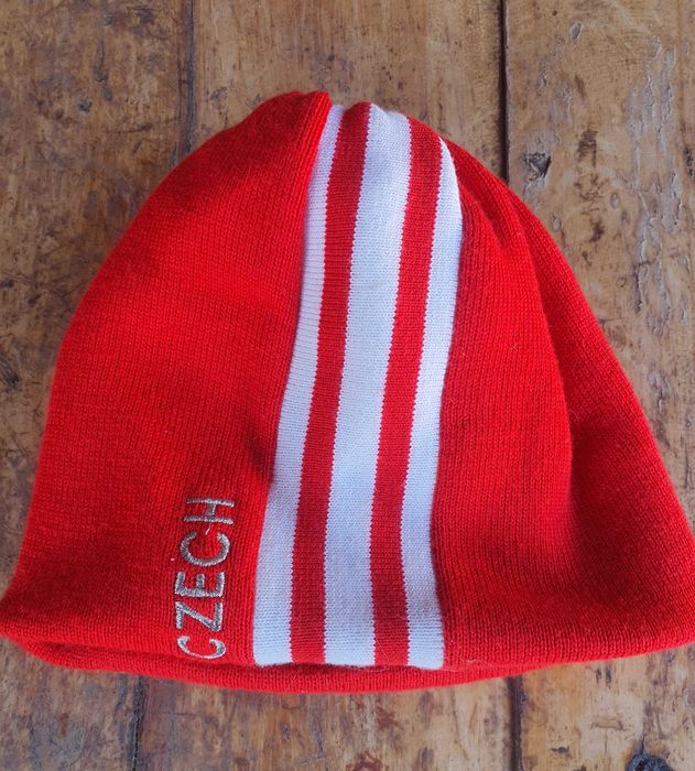 Caciula de dama, marca Adidas portocalie