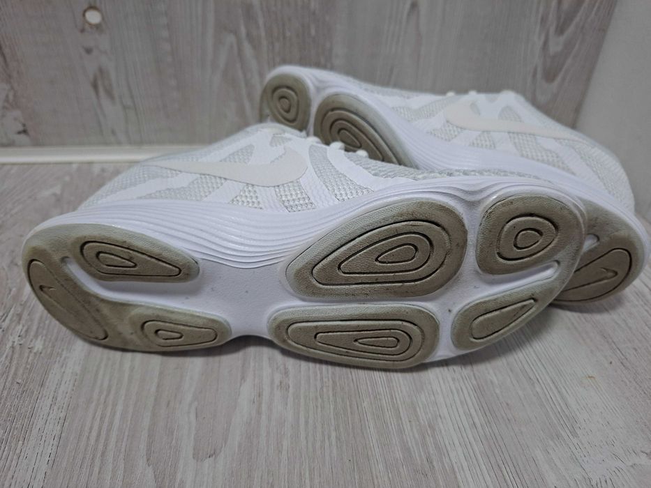 Adidasi dama nike