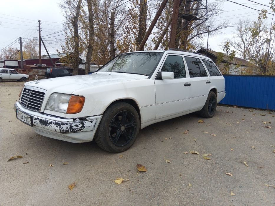 Продам машину Мерседес 124