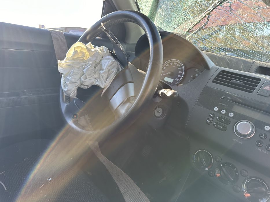 Сузуки Суифт  1,3 бензин 2006 г