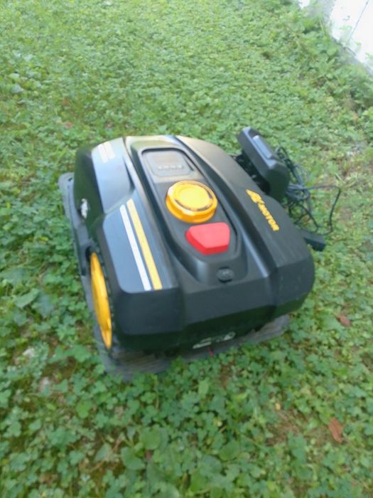 Vând robot de tuns gazonul adus din Germania