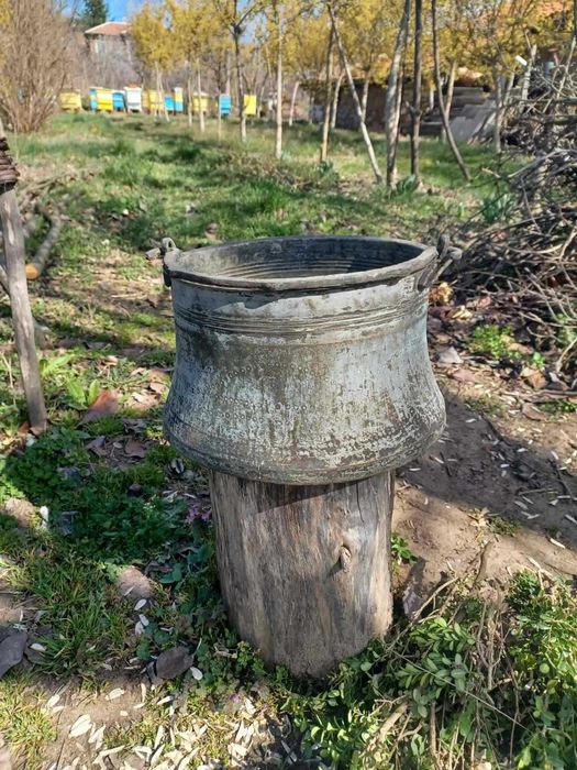 Меден бакър с бронзова дръжка