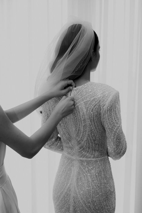 Rochie mireasa tip sirena cu aplicatii