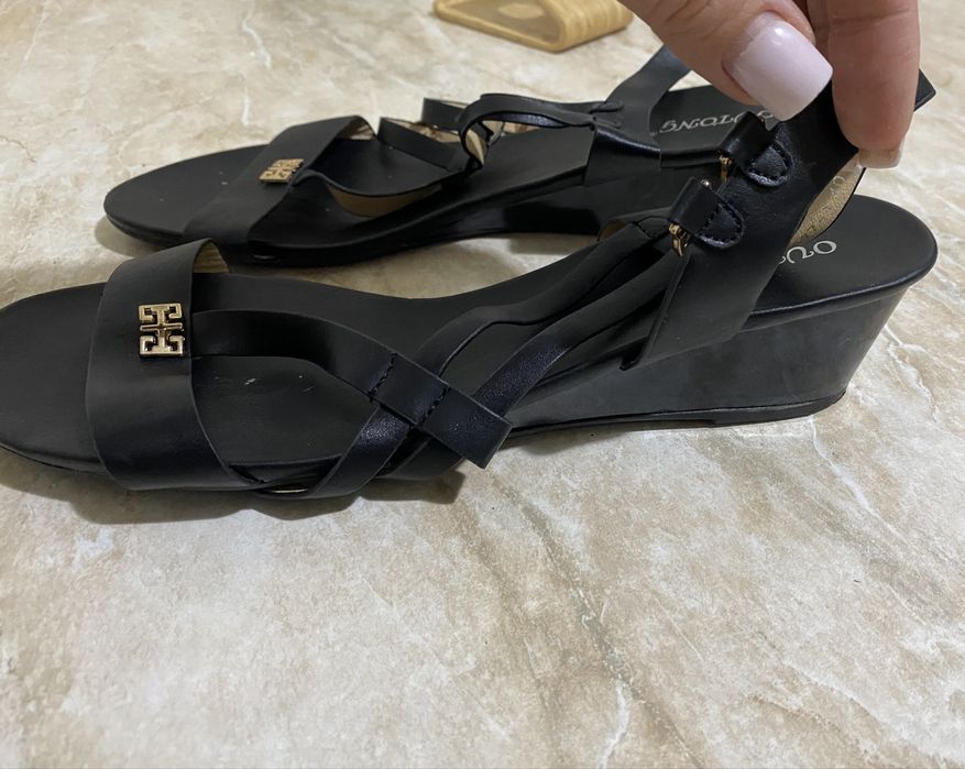 Женские босоножки