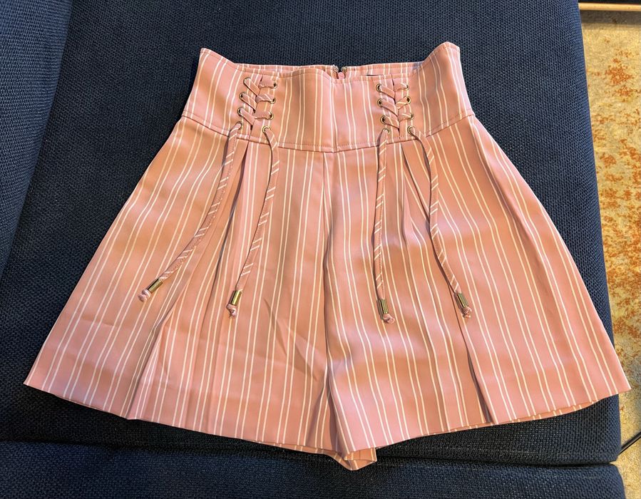 Pantaloni scurti Guess marime 25