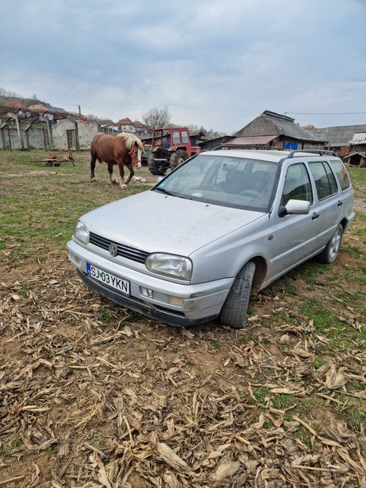 Golf 3.     16 benzina