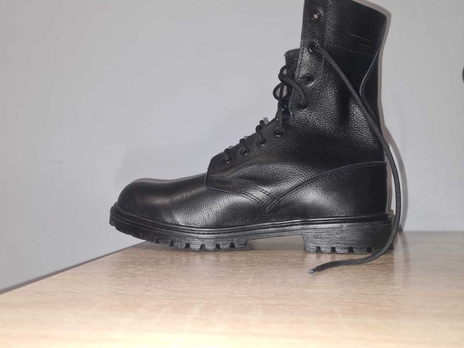 Ботинки с высоким берцем (берцы)