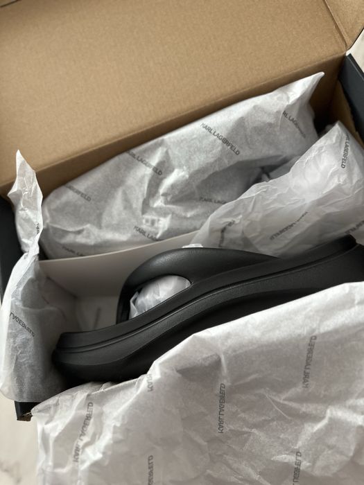 Джапанки Karl Lagerfeld SKOONA II в черно с платформа KL85025