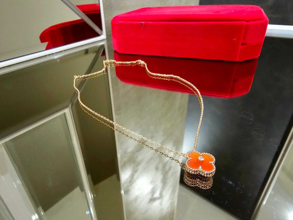 Van Cleef & Arpels VCA Rose Red Alhambra Diamond Clover Дамско Колие