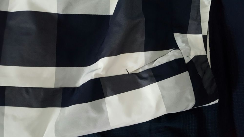 Vand fusta petrecuta in carouri mari