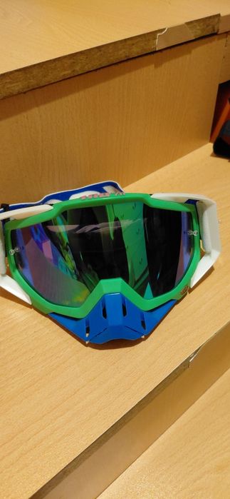 Каска с очила за мотокрос