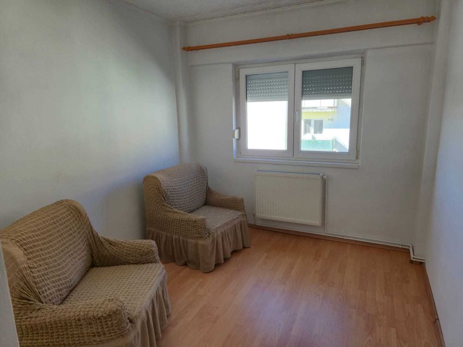 Apartament 4 camere, 90 m², renovat și izolat, – Copșa Mică,