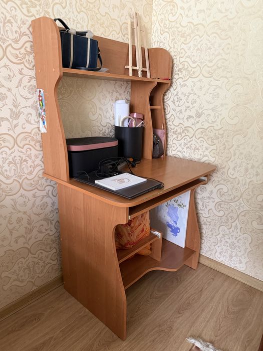 Компьютерный стол, учебный стол
