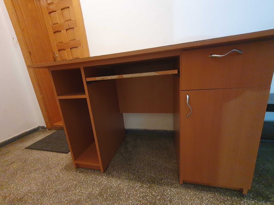 Donez birou de lucru