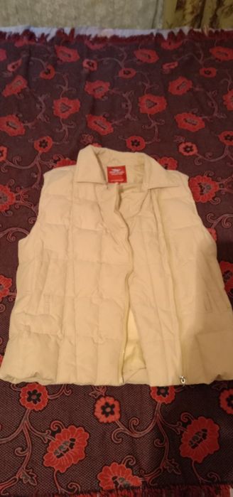 Жилетка 500тг,теплая.