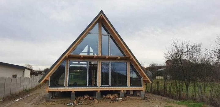 Construim cabane si case stil A din lemn, dar si case, garaje auto si containere modulare pe structură metalică rezistentă și invelite cu panou sandwi