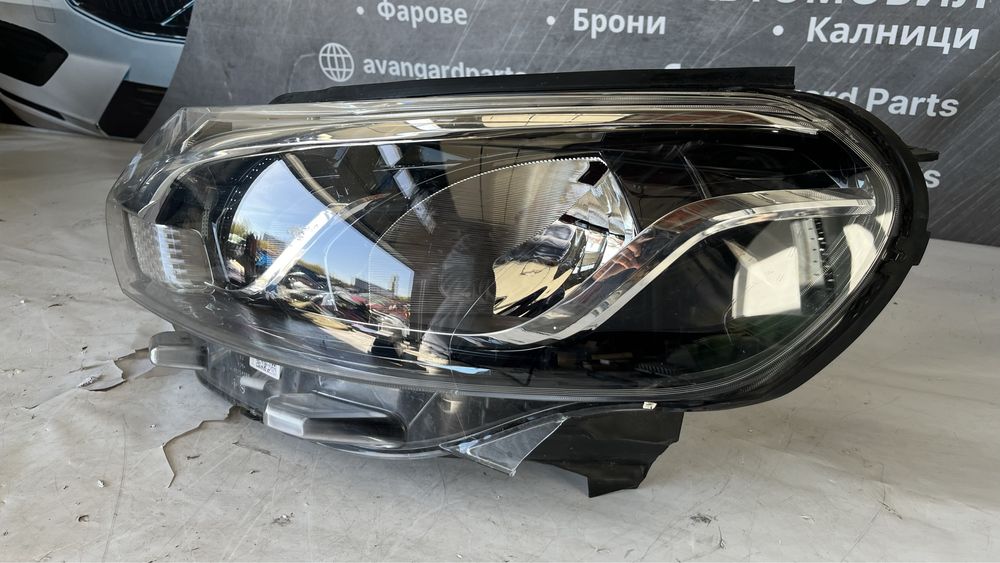 3 броя ляв и 1 брой десен фар Toyota Proace