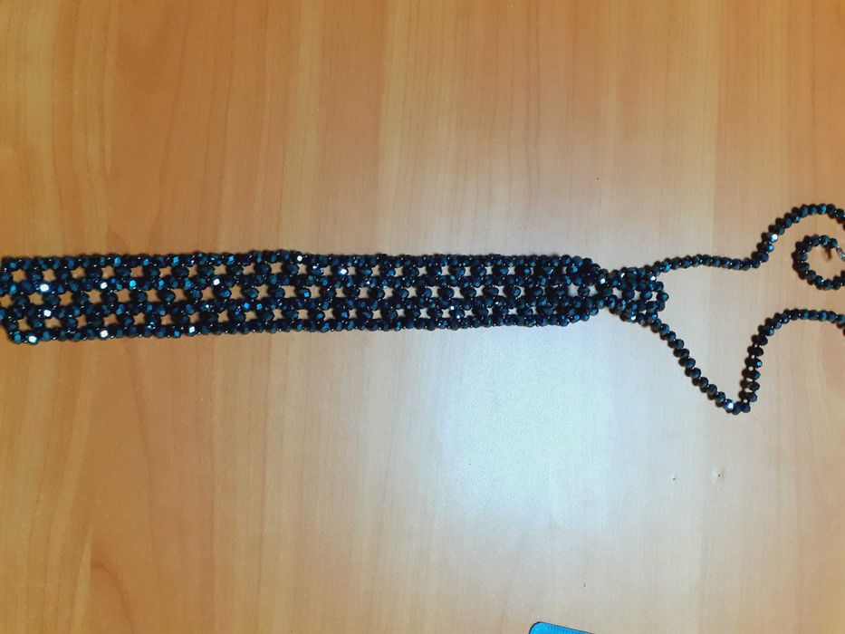 Галстук из бусин