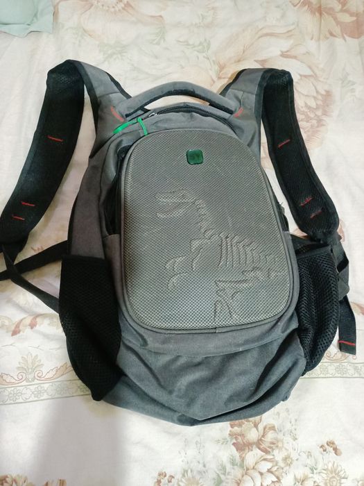 Продам рюкзак школьный