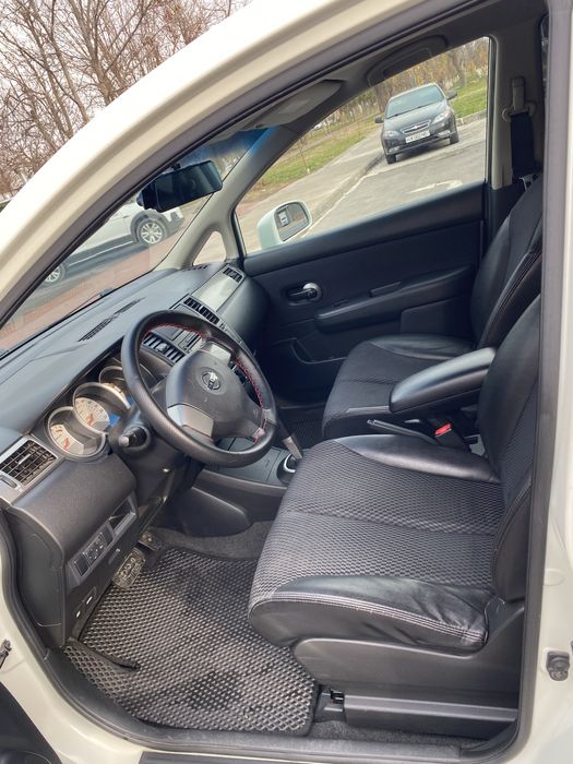 Nissan Tiida sotiladi