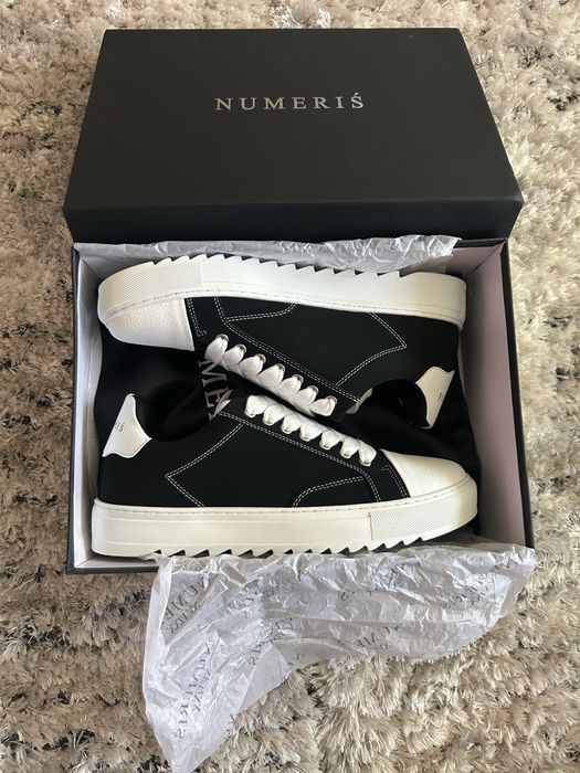 Numeriś Atelier Acrylic Black