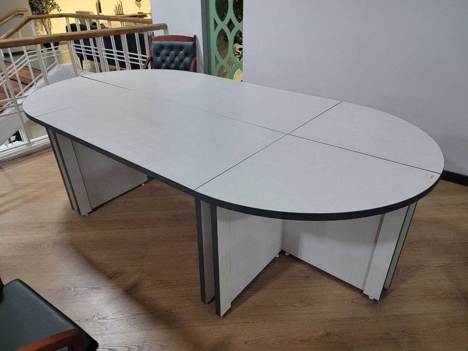 Стол для заседания