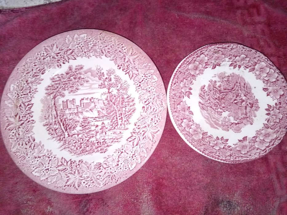 Doua farfurii Anglia ,20 cm.si 15 cm,stare perfecta