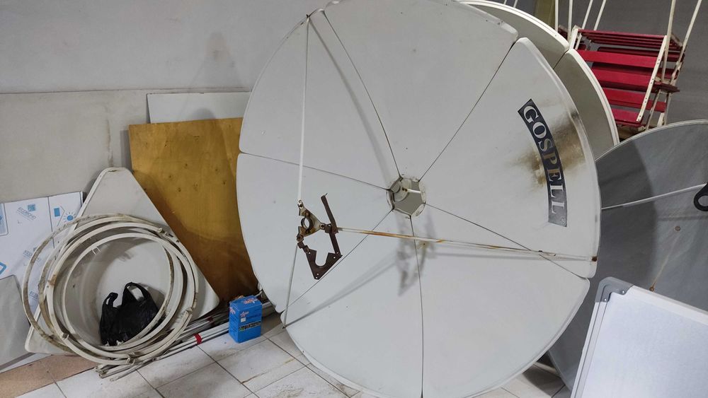 Спутниковые антенны 5 шт.