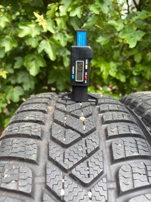Roți R17 cu anvelope 205/55/R17 Pirelli iarnă