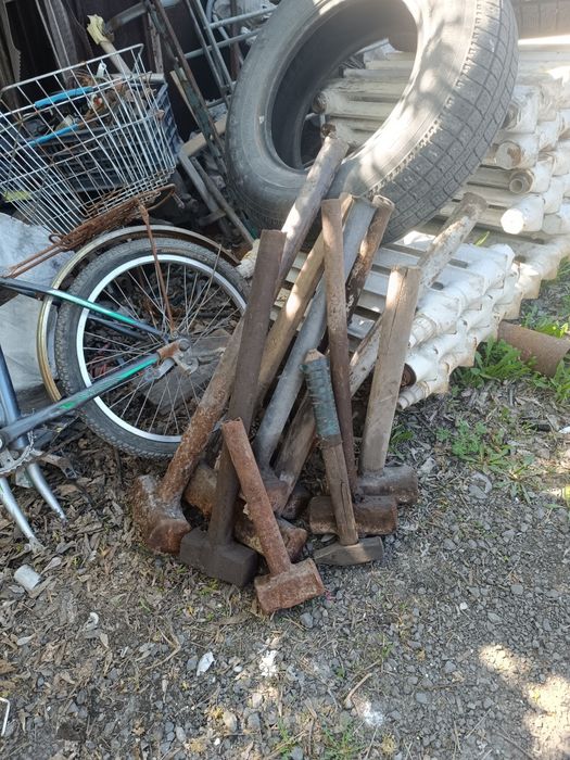 Продам кувалду и молоток.