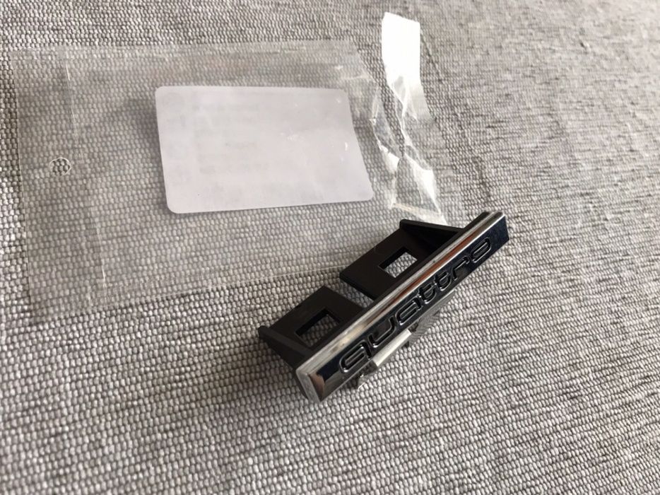 Emblema Audi Quattro grila