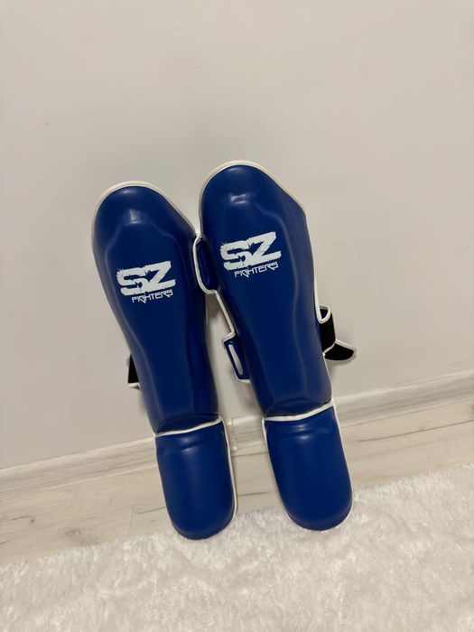 Продавам протектор за крака и ръкавици за MMA