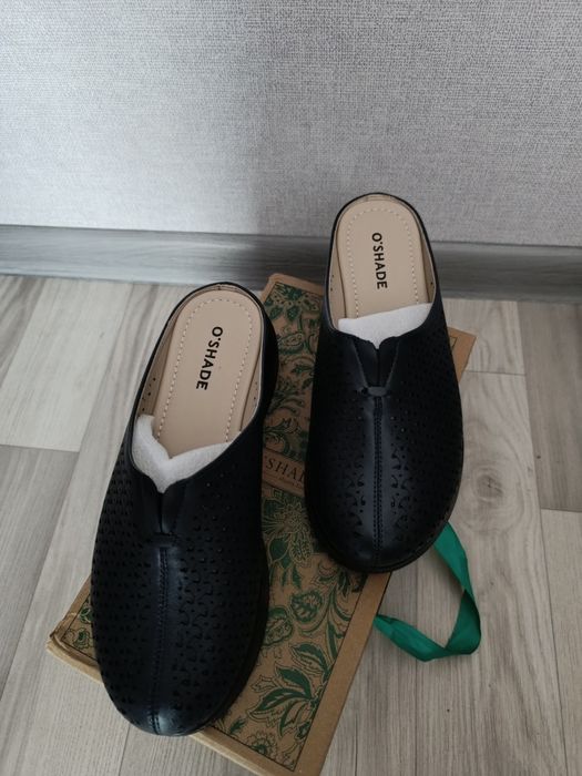 Продаются шлепки кожаные новые