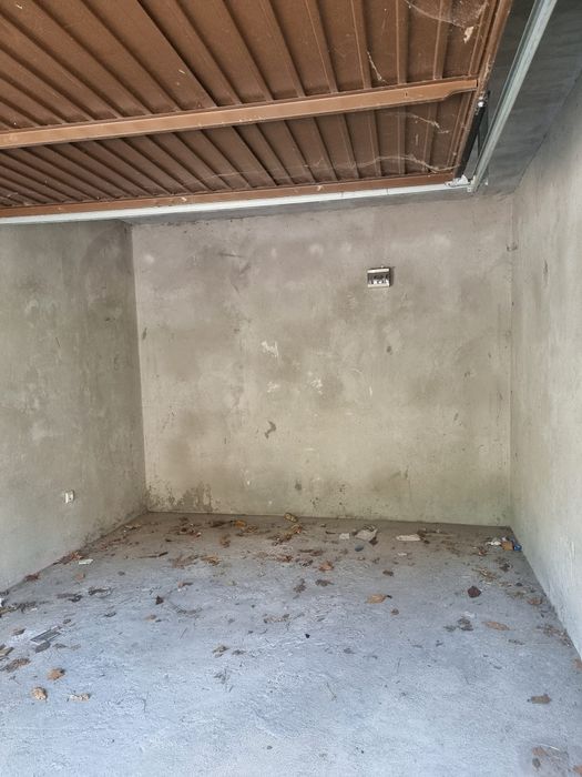 Дава се под наем Гараж / Паркомясто в Варна, Цветен квартал - 17 кв.м за 102 € - Снимка #1