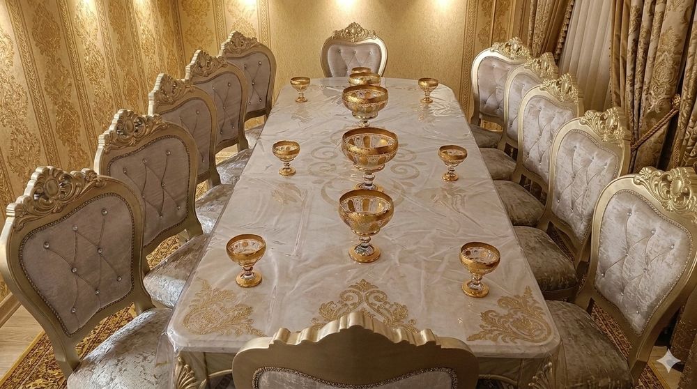 "Eksklyuziv: 12 kishilik tilla naqshli Bagema vazalar to'plami"