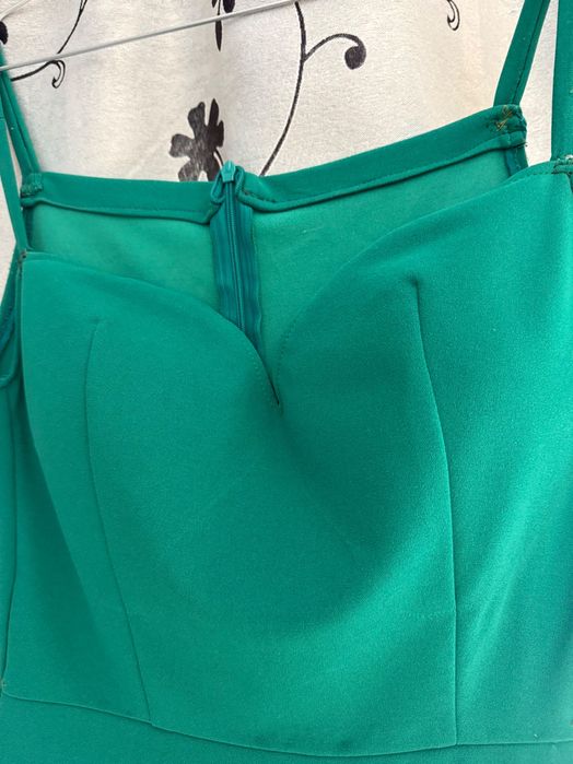 Rochie verde cu pene