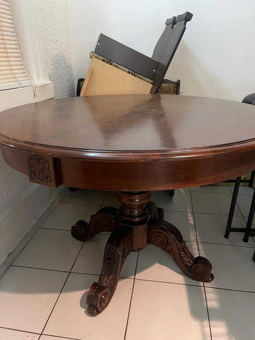 Set mobilier clasic living lemn masiv comoda + oglinda + masa + pendul