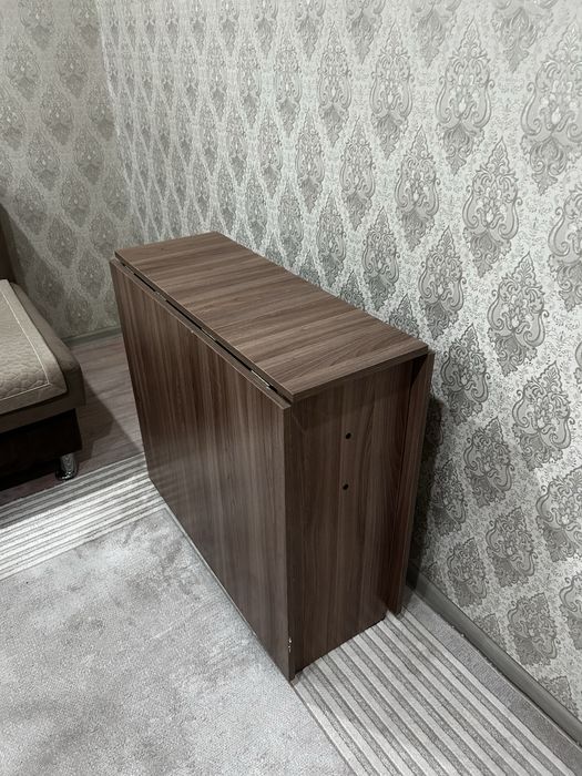 СРОЧНО ПРОДАМ Книжный стол
