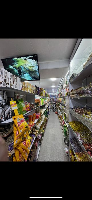 Sroʻchni yakkasaroyda yoʻlni boʻyida 3-sotix magazin va xovli sotiladi