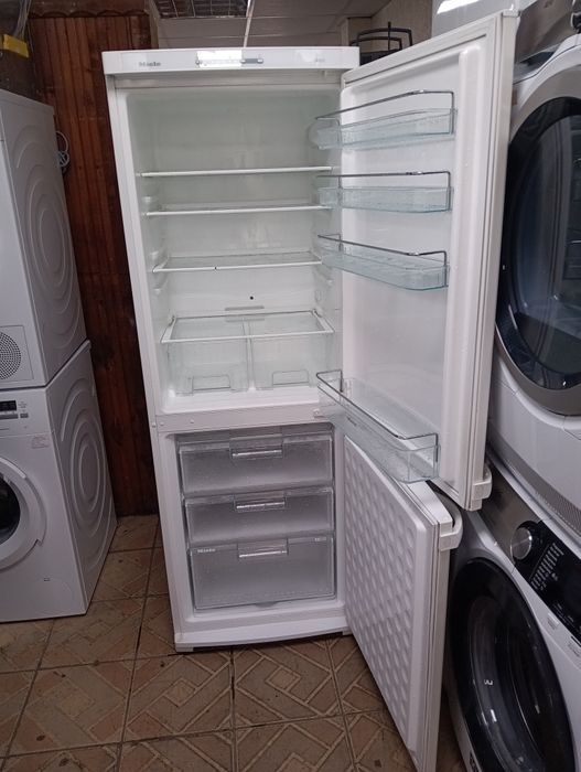 Комбиниран хладилник с фризер Миеле Miele с 2 години гаранция!