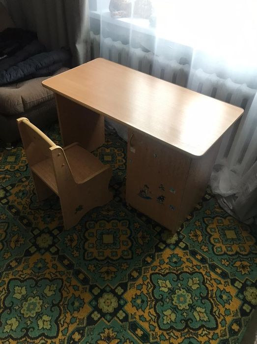 Продам школьную парту со стулом