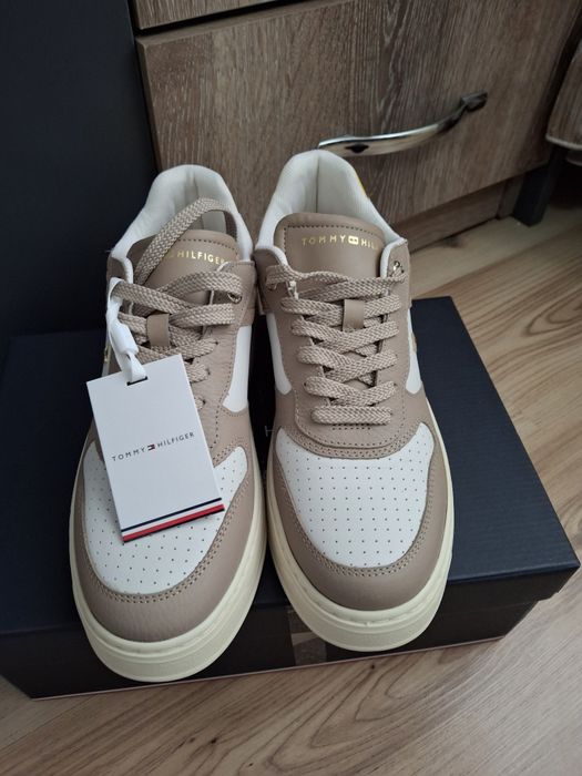 Tommy Hilfiger обувки