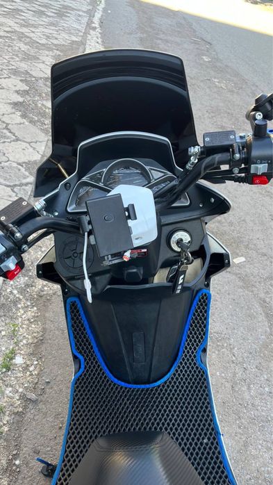 Продам скутер Maxi белого цвета