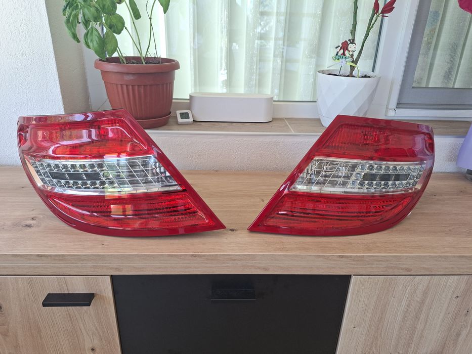 Стопове за mercedes w204 за седан диодни преди фейс като нови!