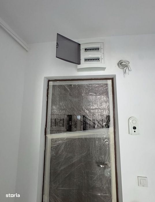 Apartament cu 4 camere de vânzare în zona Calea Călărașilor